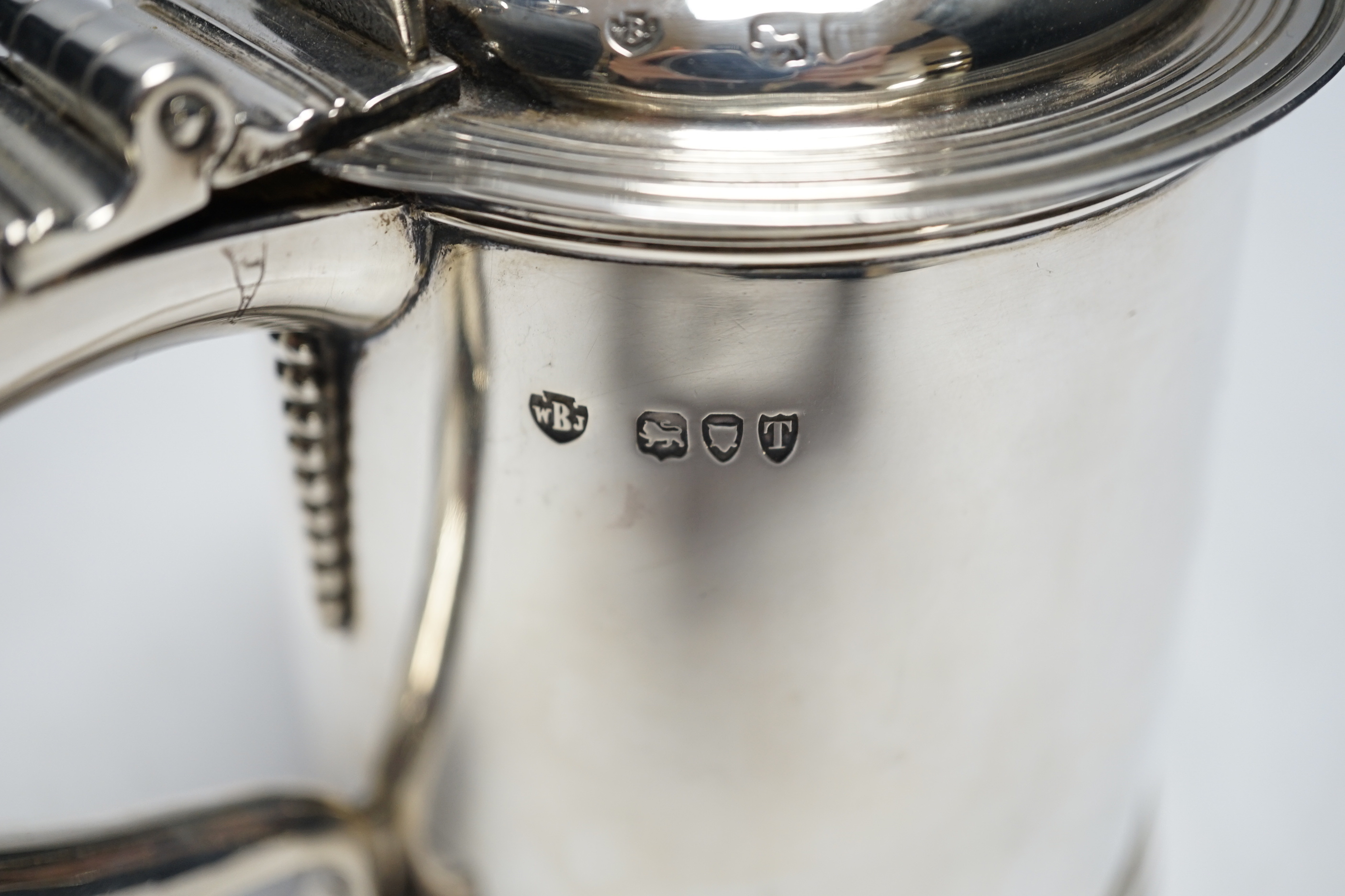 A late Victorian silver tankard, with engraved crest and the motto 'Our Trust is in God', William & John Barnard, London, 1894, 14.4cm, 17oz.